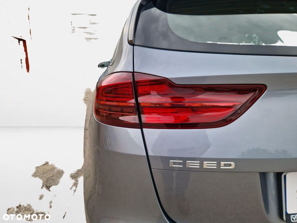 Kia Ceed - 10
