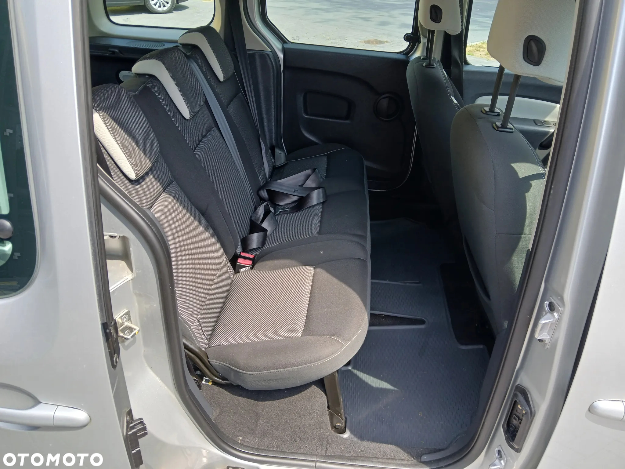 Renault Kangoo 1.6 16V 105 Authentique - 22