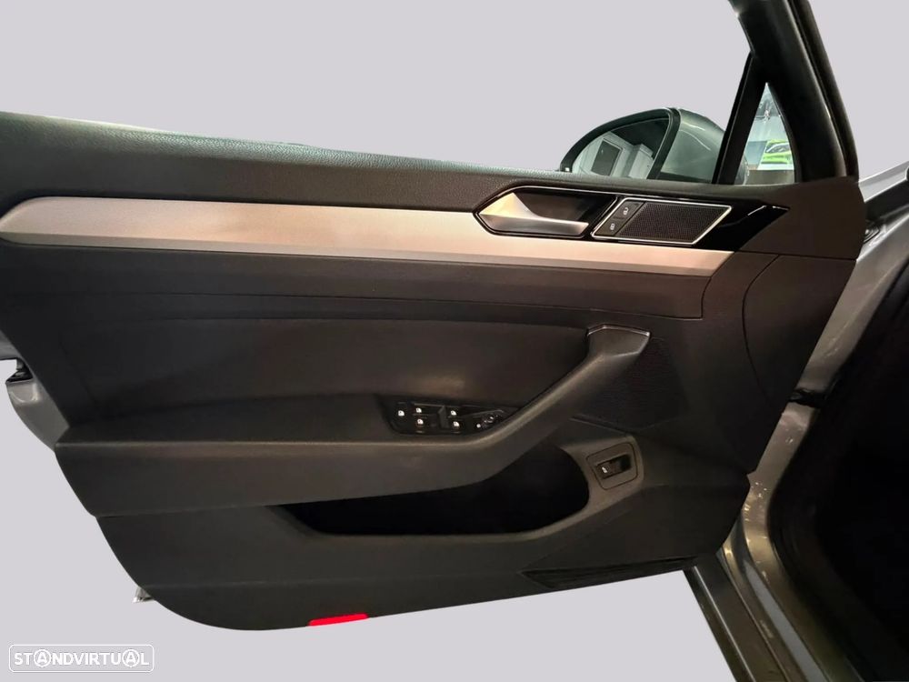 VW Passat 1.6 TDI Business DSG - 17
