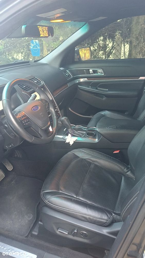 Ford Explorer - 21