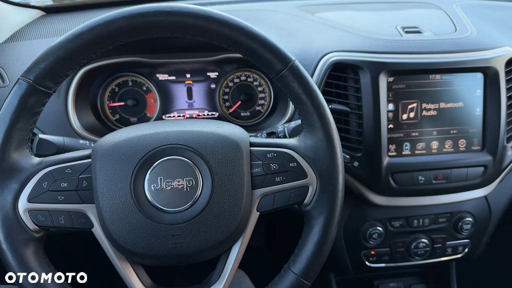 Jeep Cherokee - 25