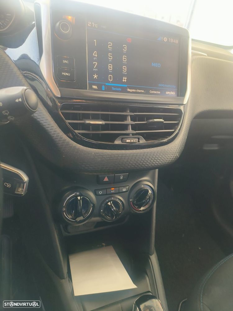 Peugeot 208 1.2 PureTech Signature - 8
