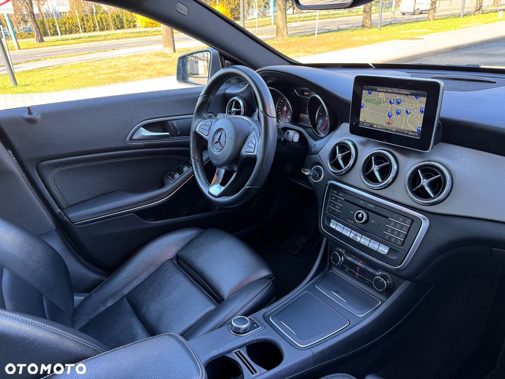 Mercedes-Benz CLA 180 7G-DCT UrbanStyle Edition - 11