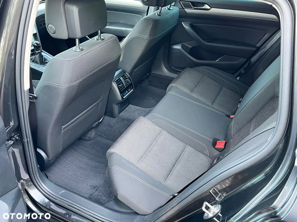 Volkswagen Passat 2.0 TDI SCR Comfortline - 13