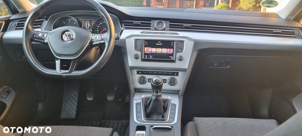 Volkswagen Passat 2.0 TDI (BlueMotion Technology) Comfortline - 16