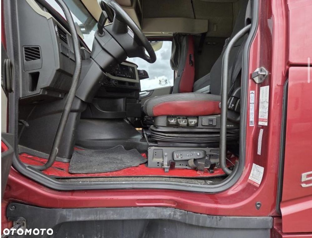 Volvo FH 500 XXL TELEWIZOR / KSENONY / FULL SPOJLERY / LAKIER METALIK / DŁUGA RAMA AKUMULATORY Z TYŁU / LAMPY LED / NAJWIĘKSZA KABINA XXL z TV / 2017 ROK !! - 21