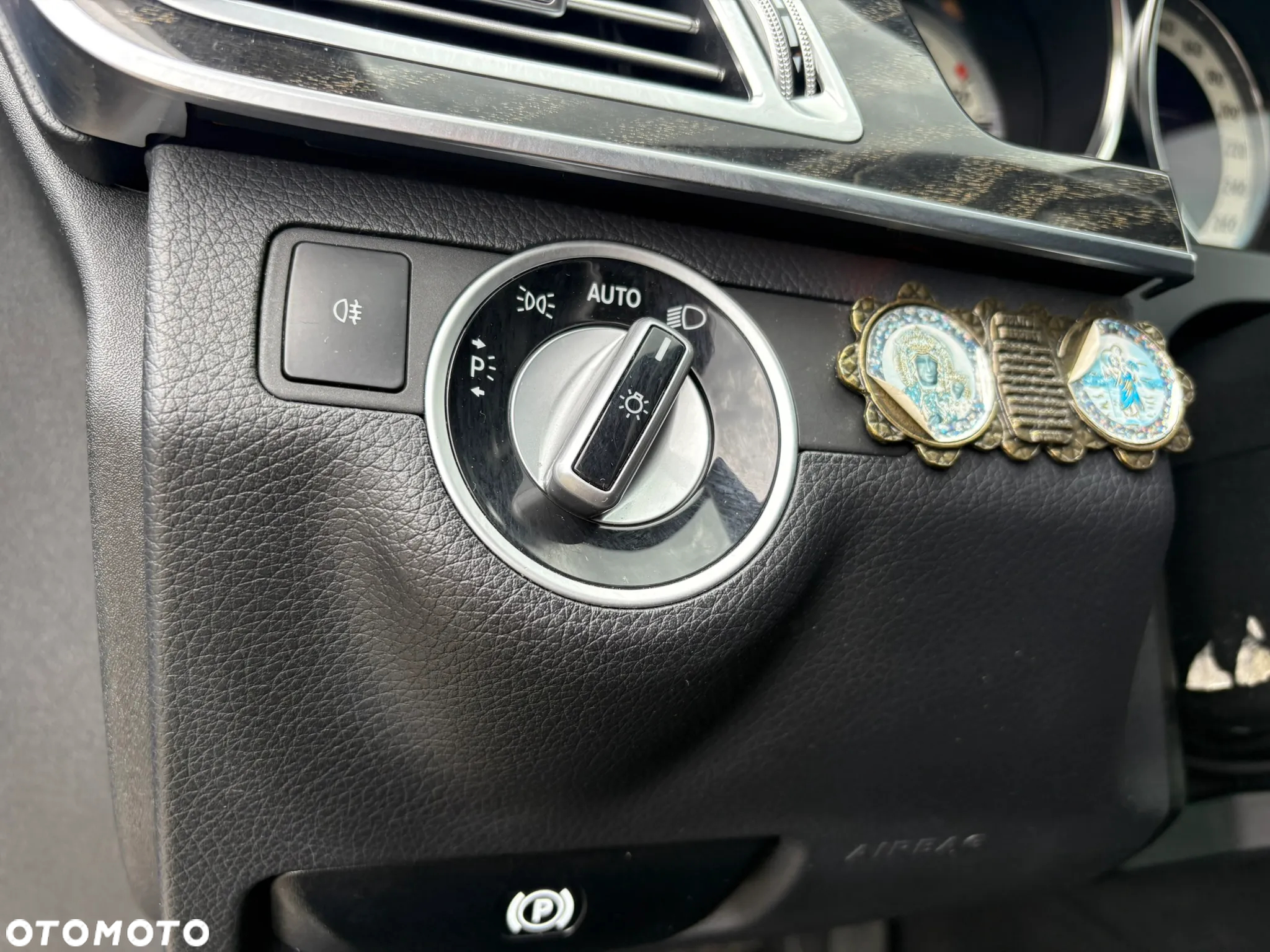 Mercedes-Benz Klasa E 300 T BlueTEC 9G-TRONIC - 23