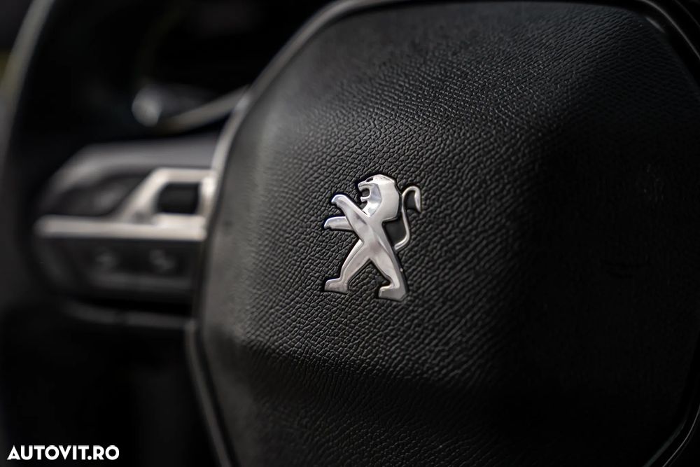 Peugeot 2008 e-2008 GT - 10