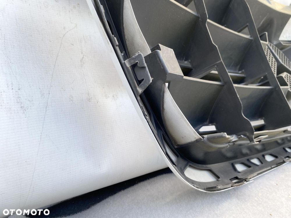 SPRINTER 907 910 17- ATRAPA GRILL PRZEDNI MASKOWNICA PRZÓD Z RAMKĄ BIAŁĄ - 13