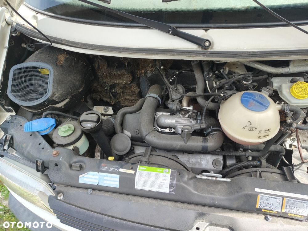 Volkswagen Caravelle - 1
