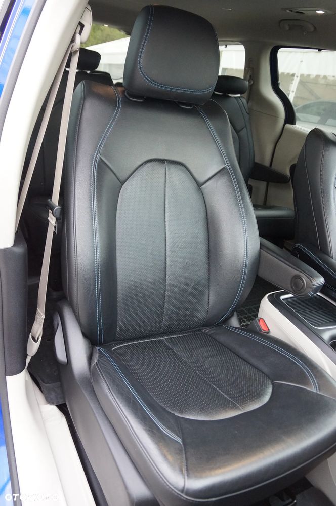 Chrysler Pacifica - 26