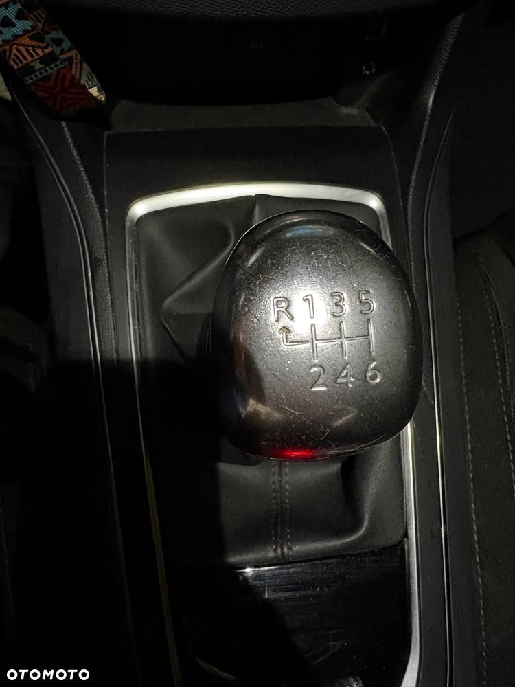 Peugeot 308 1.6 BlueHDi Allure S&S - 9