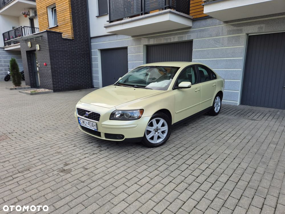 Volvo S40 2.4 Momentum - 1