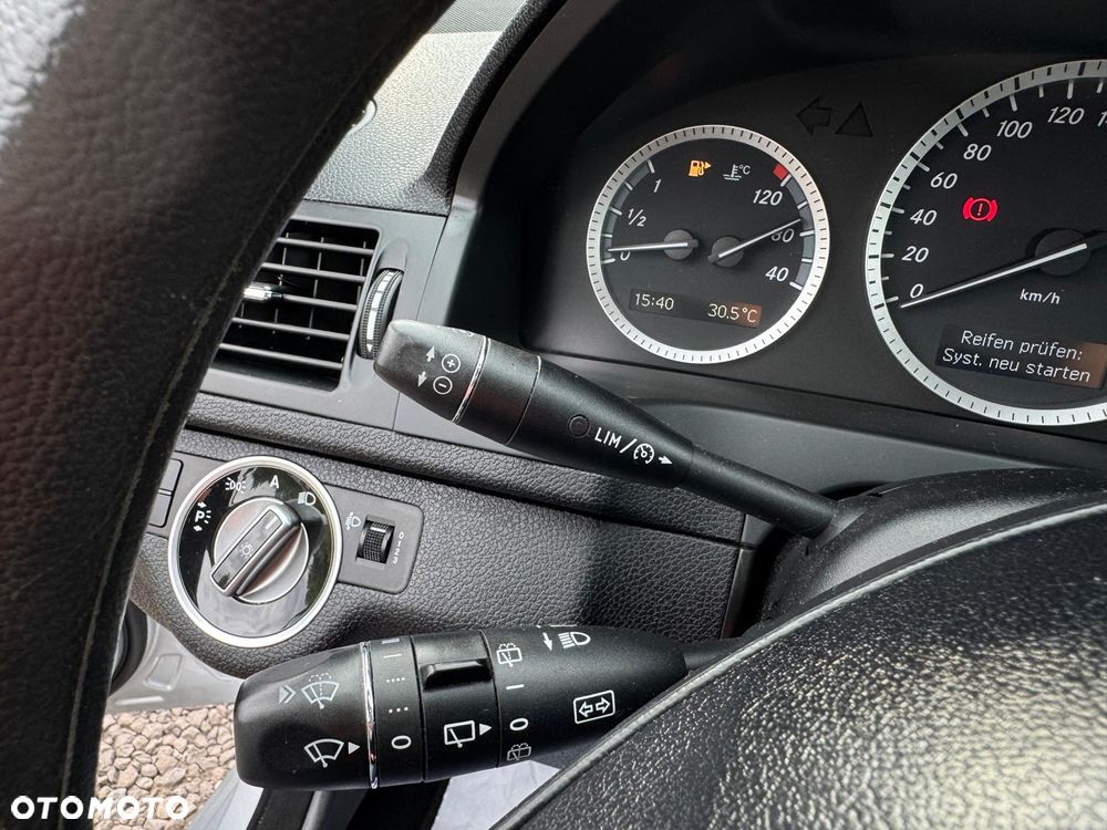 Mercedes-Benz Klasa C 180 BlueEFFICIENCY 7G-TRONIC Elegance - 29