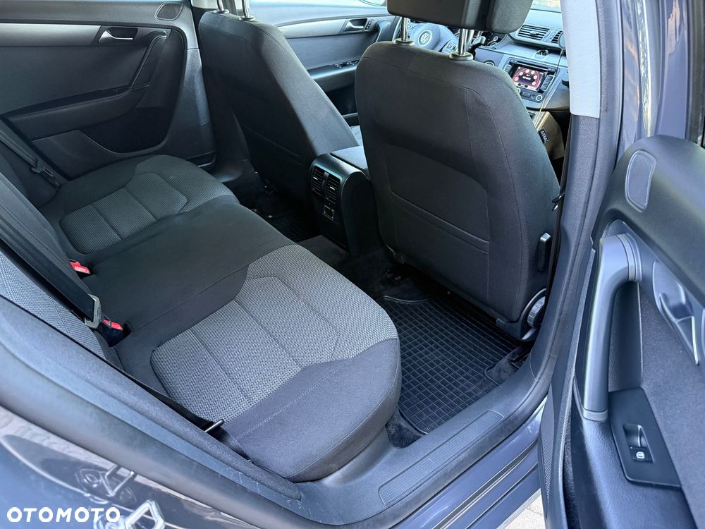 Volkswagen Passat 2.0 TDI Comfortline - 13