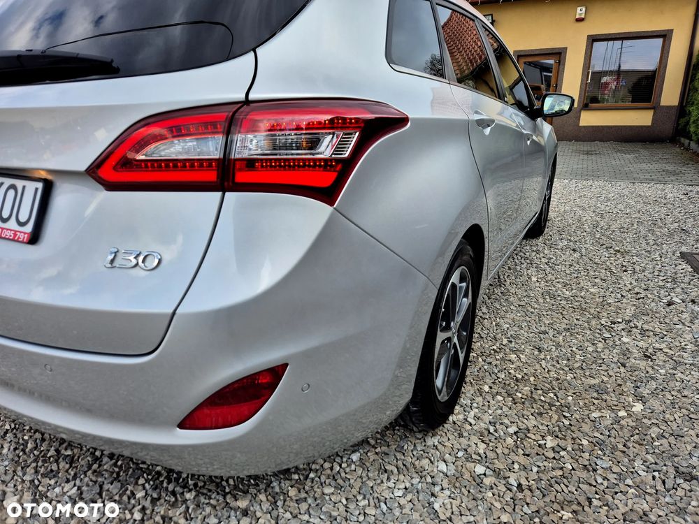 Hyundai i30 blue Kombi 1.6 GDi Passion - 13