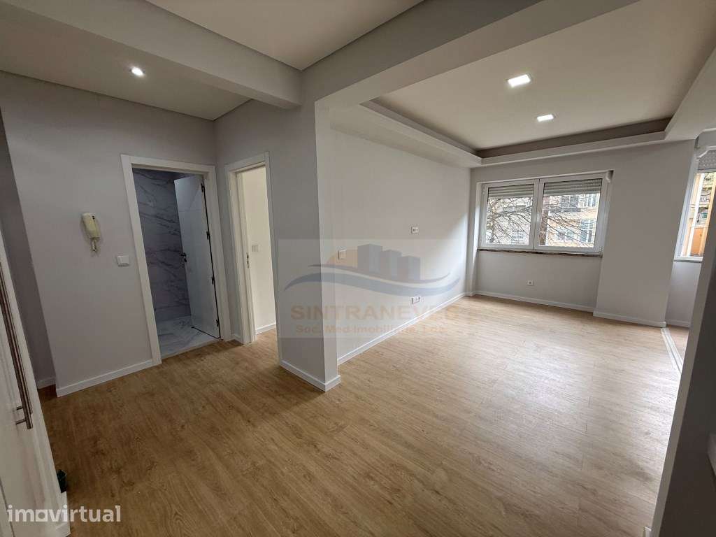 Apartamento T1+1 totalmente remodelado com quintal - Amadora - Grande imagem: 4/8