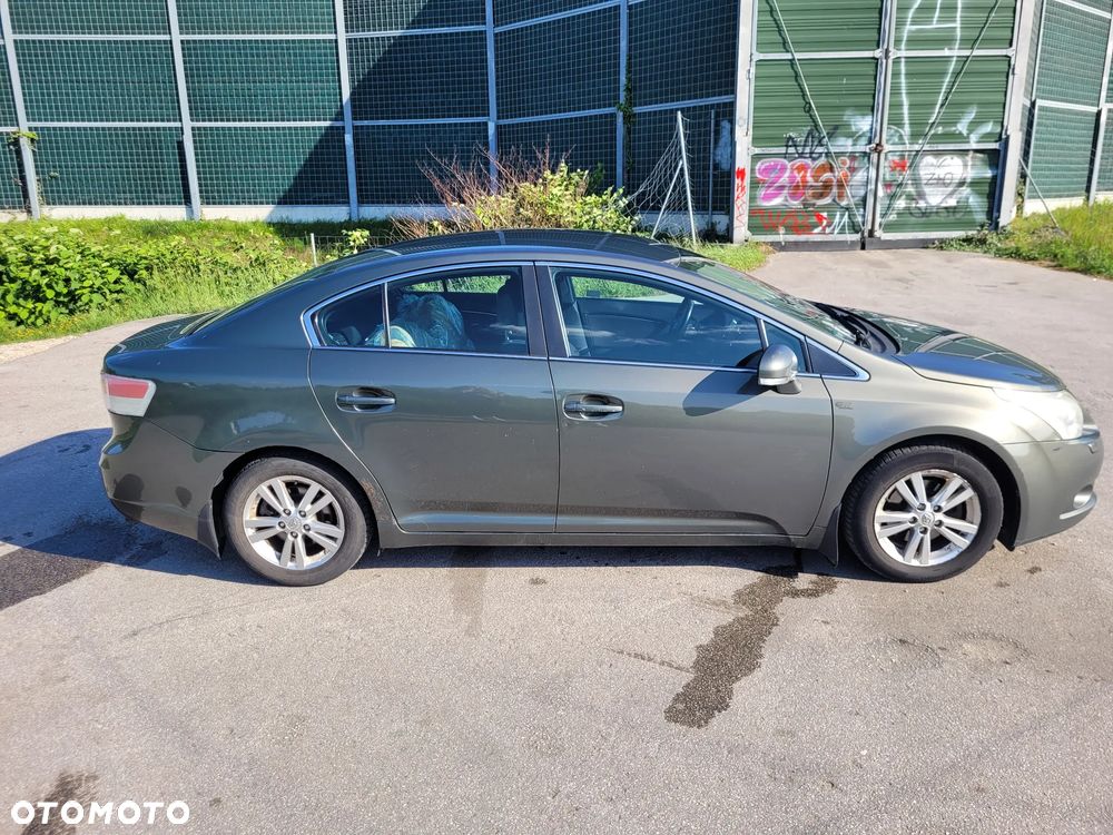 Toyota Avensis - 11