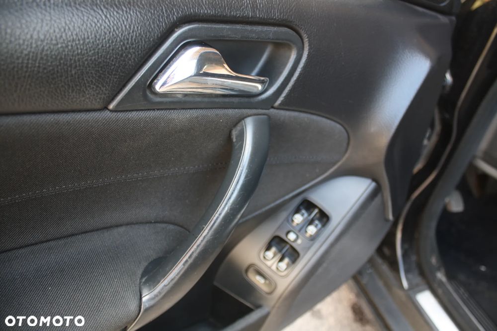 Mercedes-Benz Klasa C 220 CDI Classic - 14
