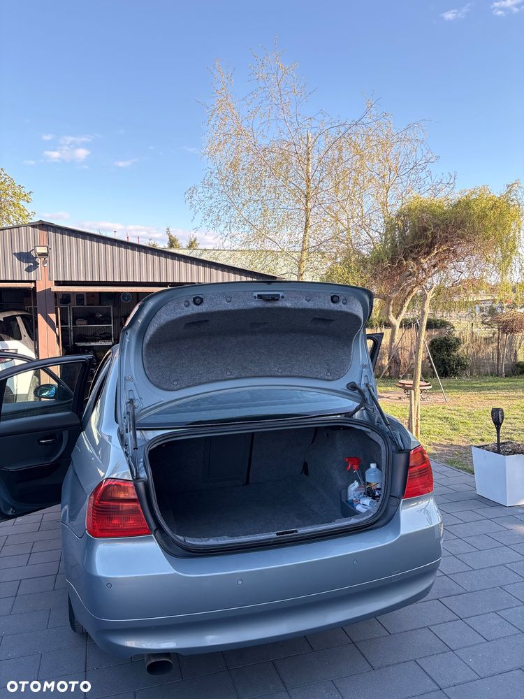 BMW Seria 3 318i - 8