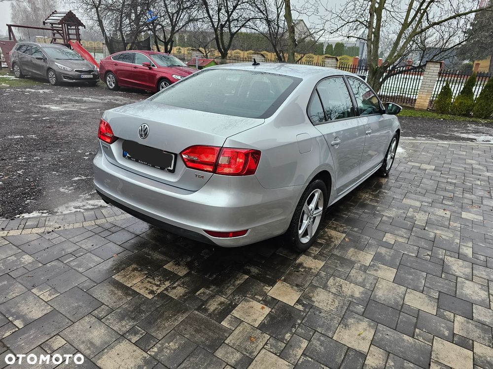 Volkswagen Jetta - 4