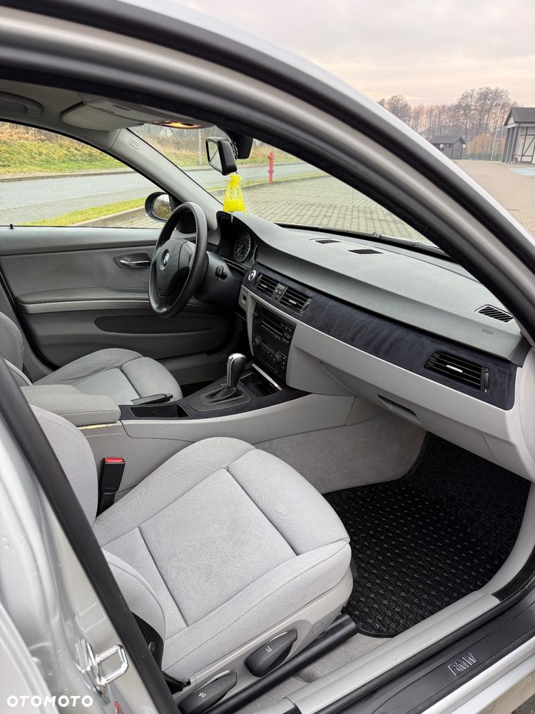 BMW Seria 3 318i - 10