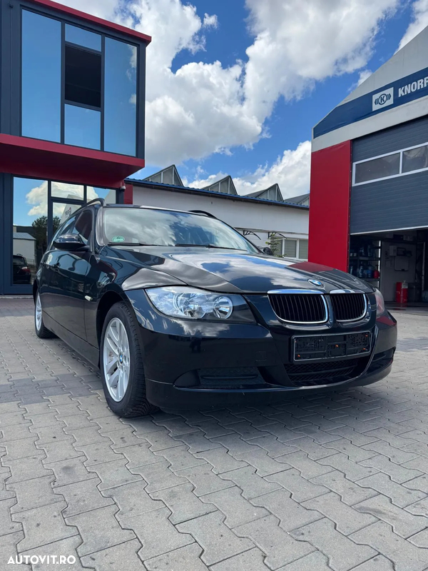 BMW Seria 3 318i Touring Edition Lifestyle