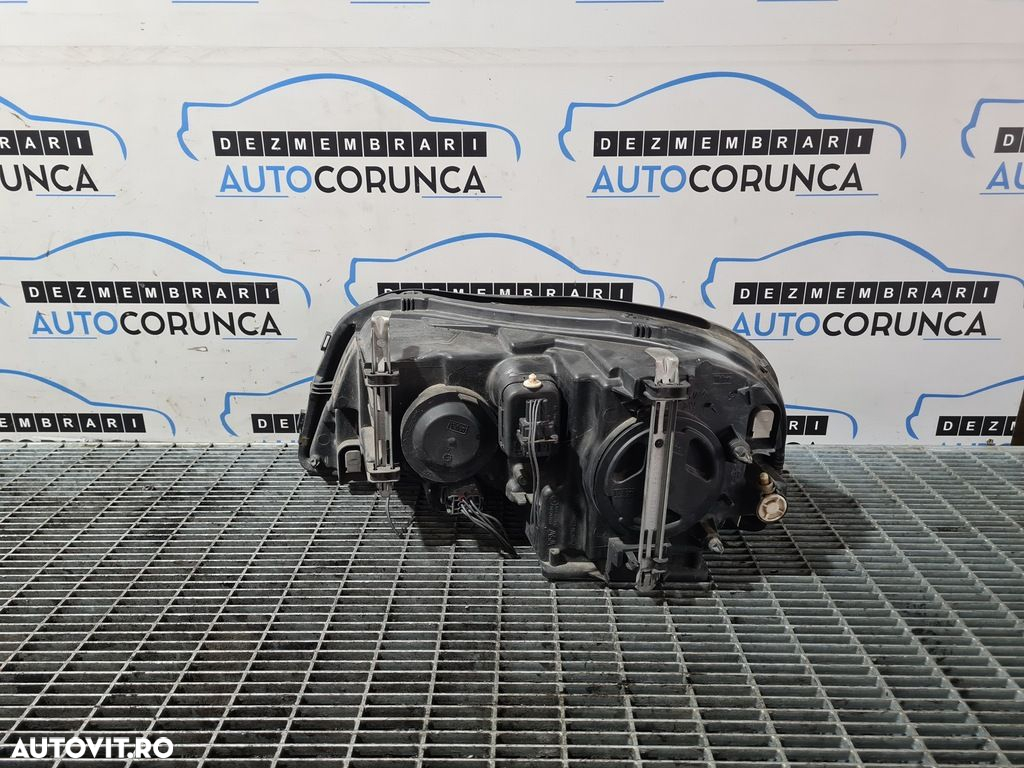 Far Dreapta Volvo XC90 Facelift 2002 - 2006 SUV 4 Usi (972) Fara xenon 30784152 - 2