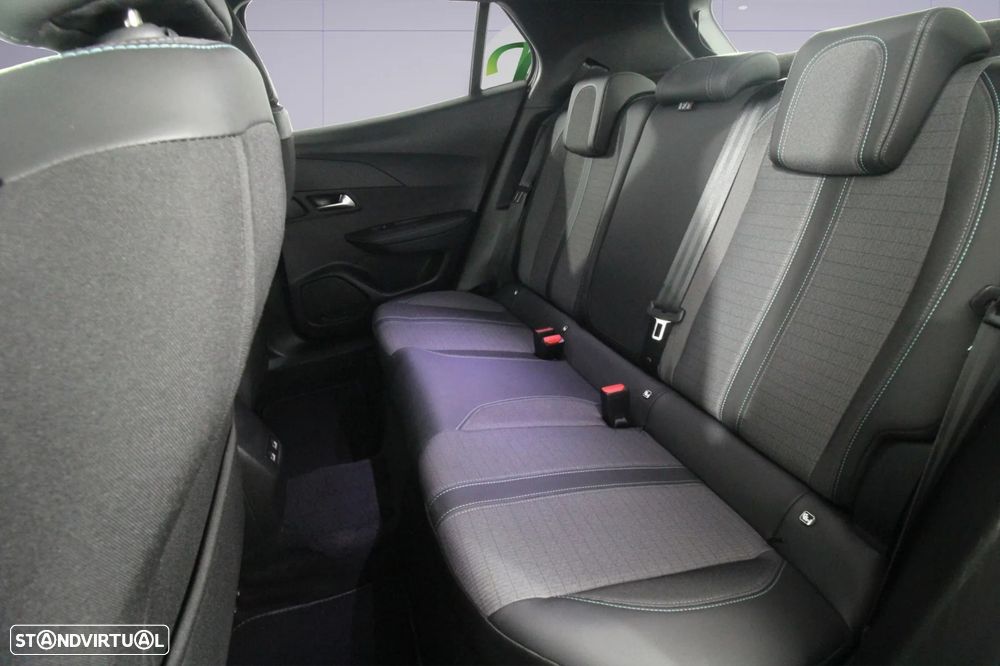 Peugeot e-2008 - 12