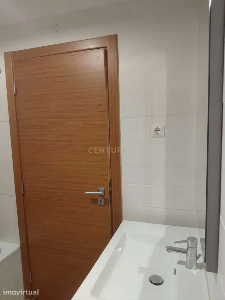 T2 REMODELADO COM 3 VARANDAS | QUINTA DO CONDE - Grande imagem: 5/11