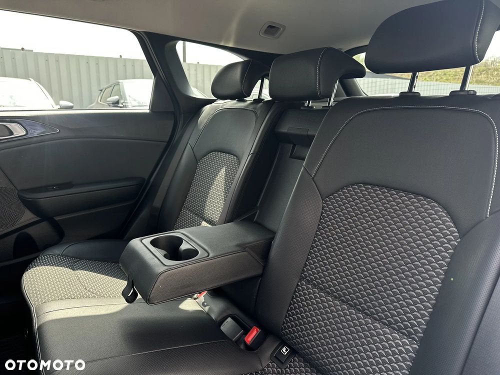 Kia Ceed 1.5 T-GDI Business Line - 16