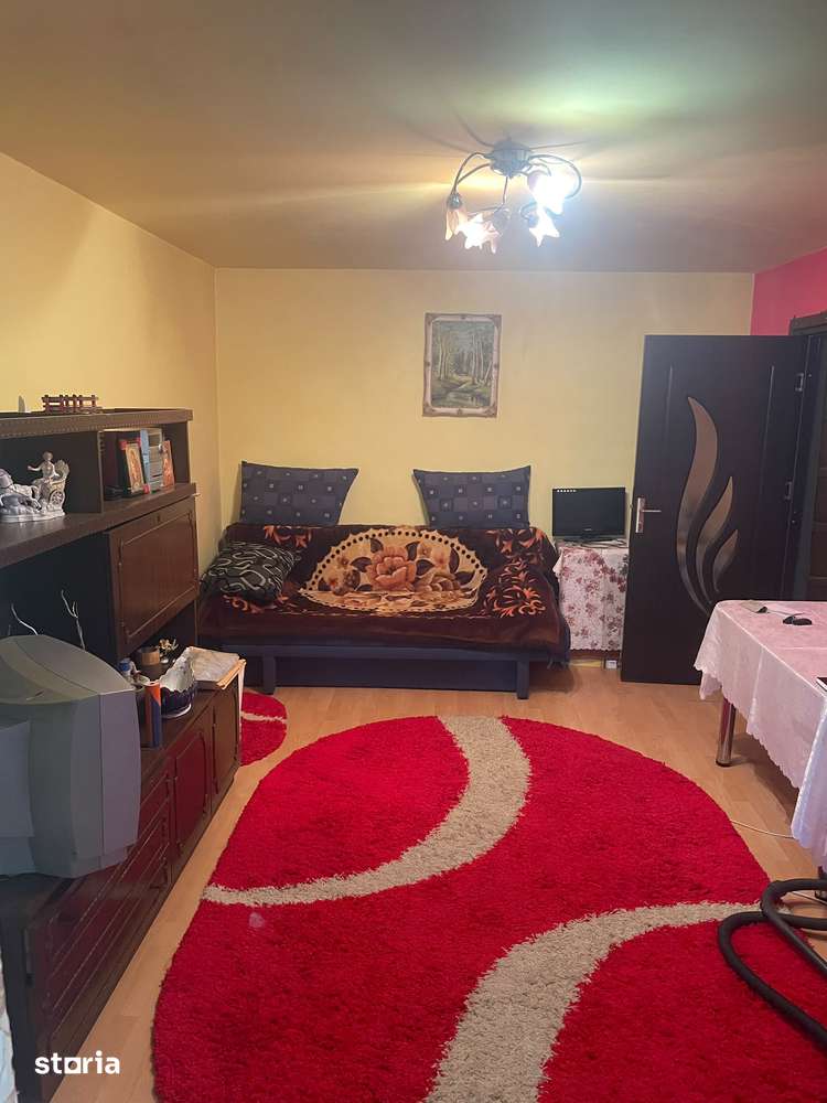 Apartament 3 camere, balcon, etaj 2, lift nou, zona F-uri, mobilat — fotografia 3