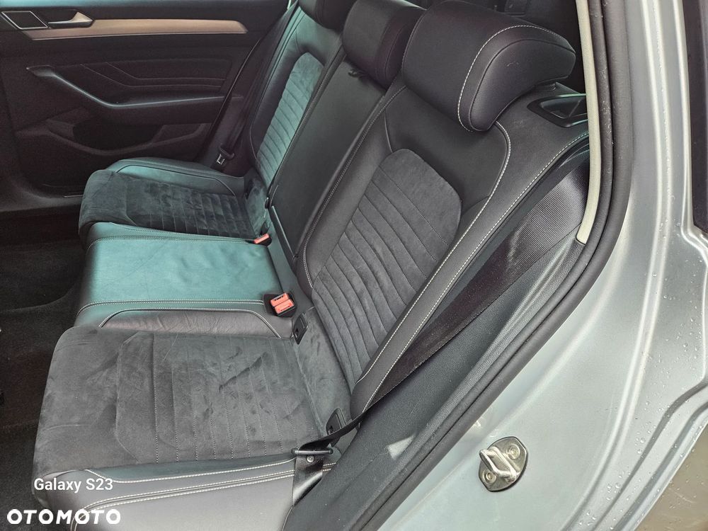 Volkswagen Passat 2.0 TDI SCR DSG 4Motion Elegance - 9