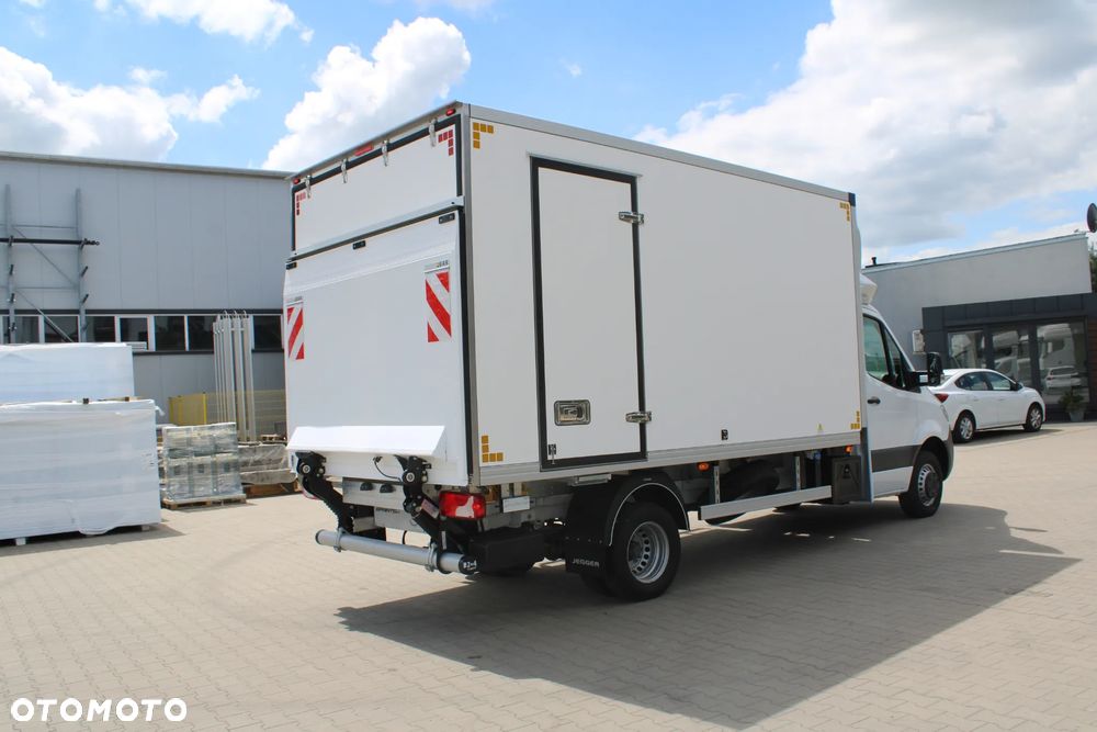 Mercedes-Benz Sprinter - 4