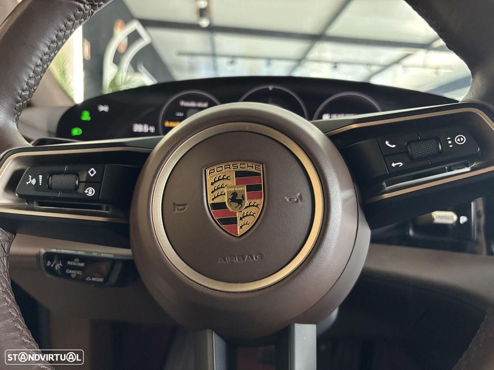 Porsche Taycan Cross Turismo 4 - 18