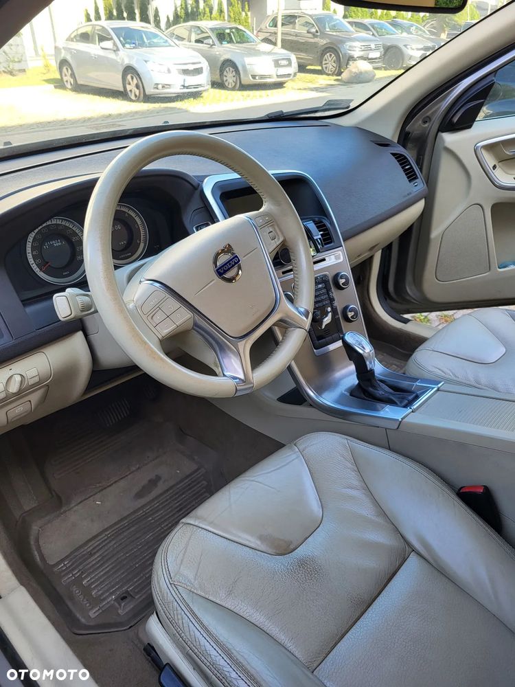Volvo XC 60 D4 Geartronic Momentum - 9