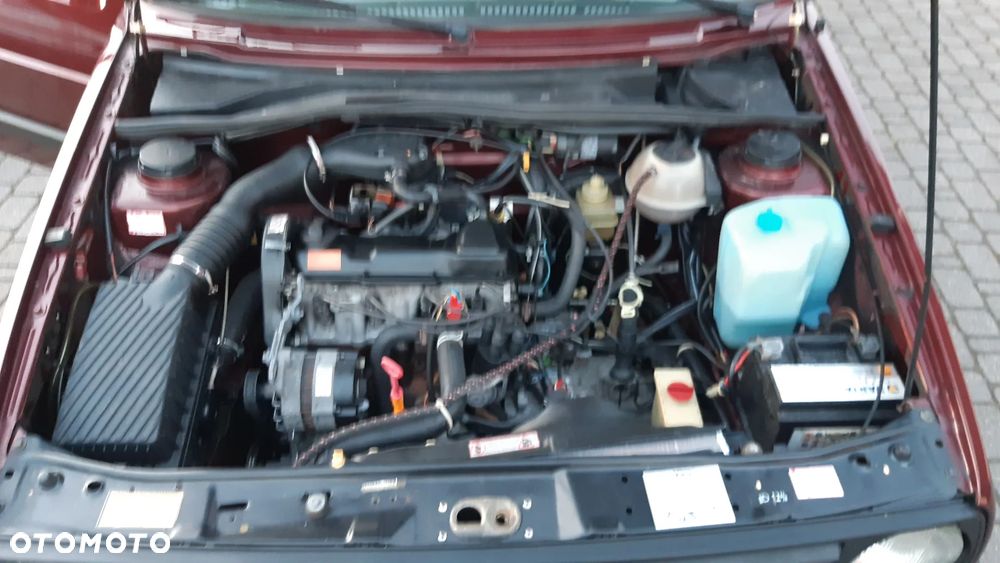 Volkswagen Golf 1.8 GL - 25