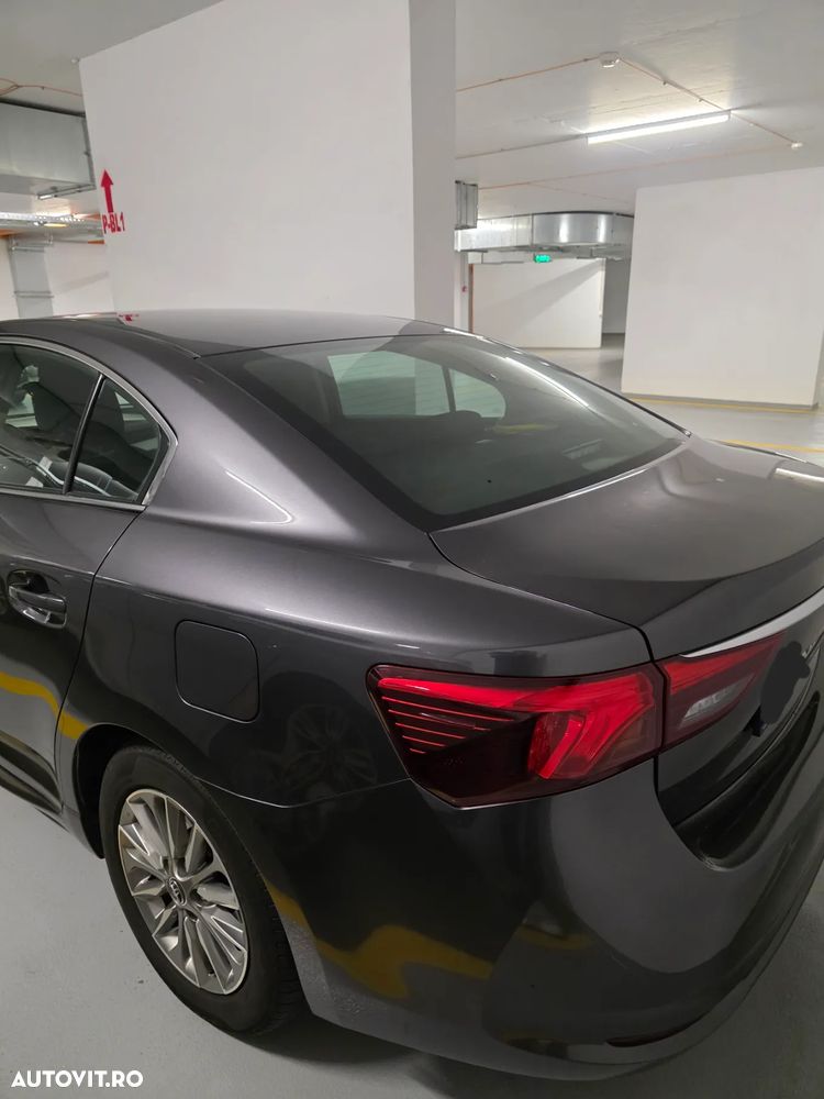 Toyota Avensis 1.8 Multidrive S Executive - 20