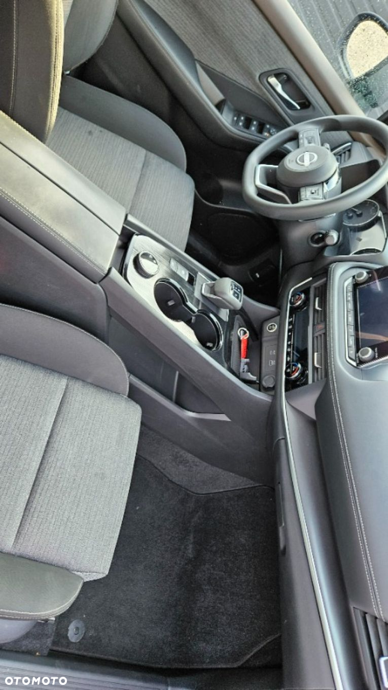 Nissan Rogue - 30