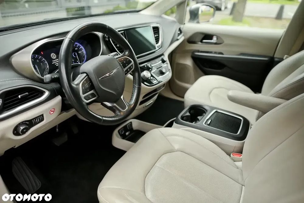 Chrysler Pacifica - 23
