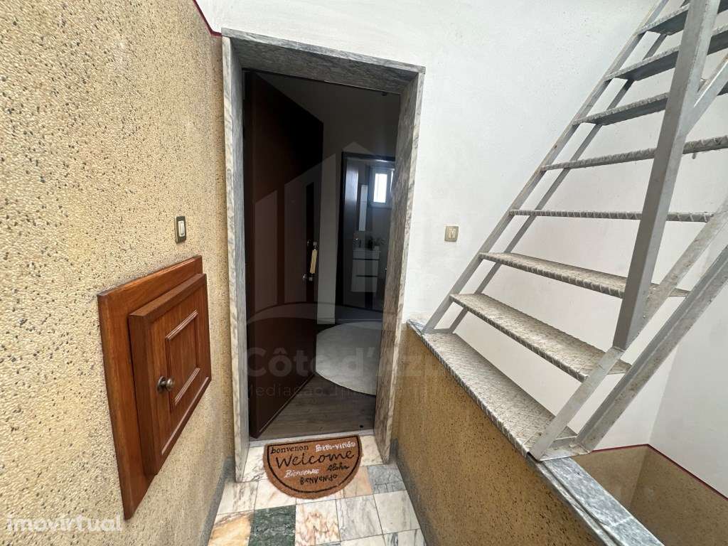 Apartamento T2 Remodelado | 3. º Andar | Casal do Marco - Grande imagem: 3/13