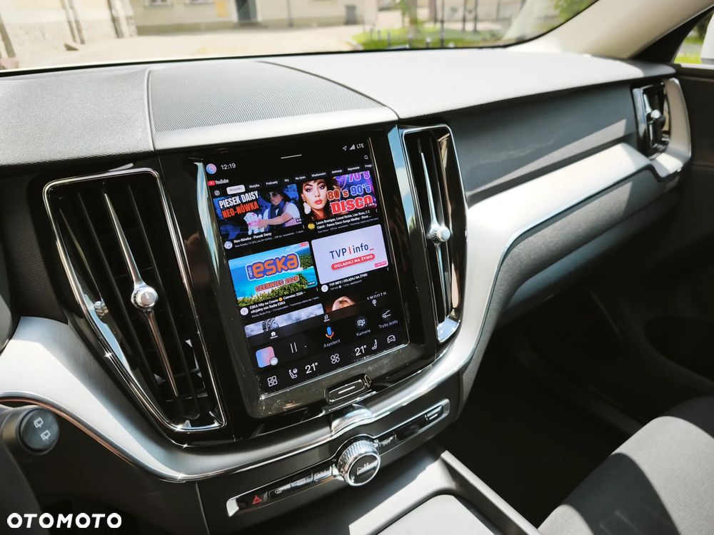 Volvo XC 60 B4 B Momentum Pro - 16