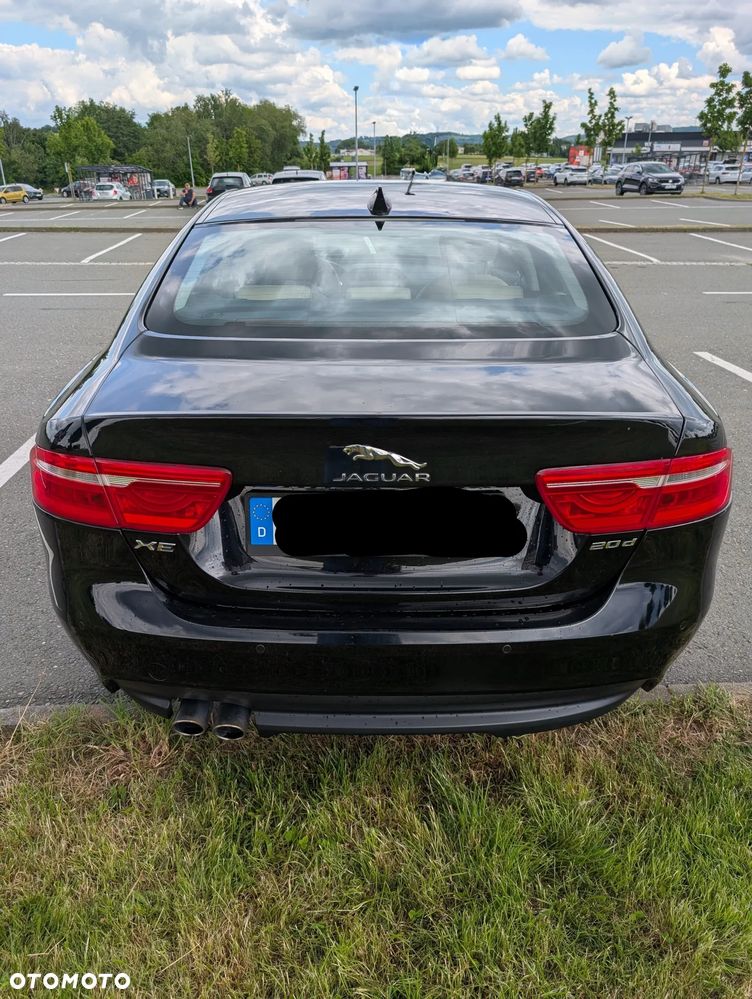 Jaguar XE 20d Prestige - 11