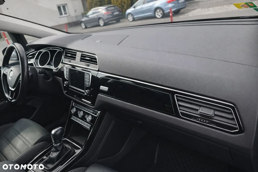 Volkswagen Touran 2.0 TDI SCR DSG Highline - 15