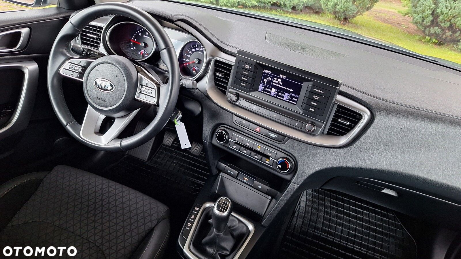 Kia Ceed - 10