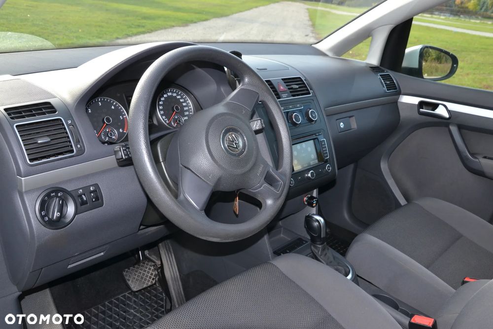 Volkswagen Touran - 9