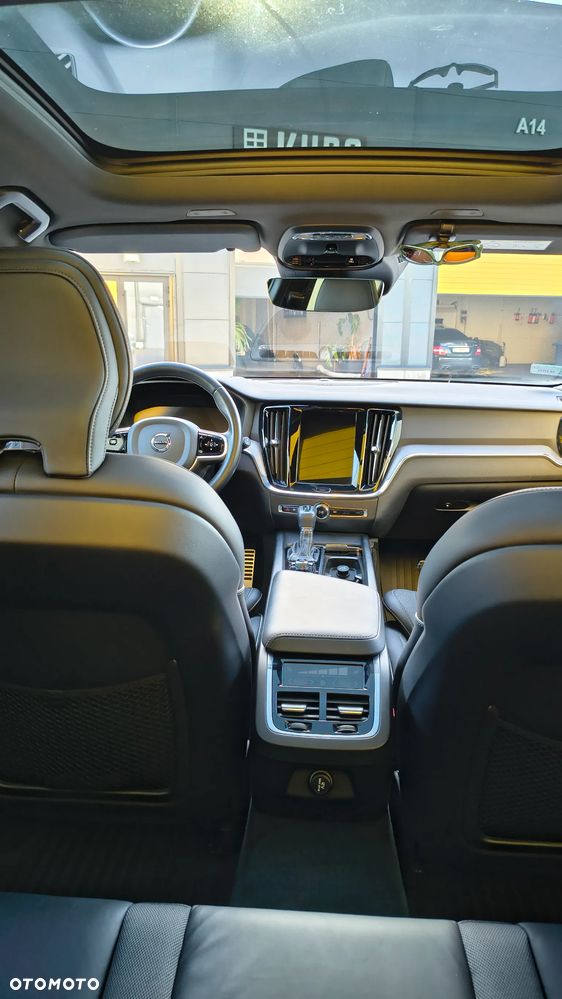 Volvo V60 B5 B AWD R-Design - 2