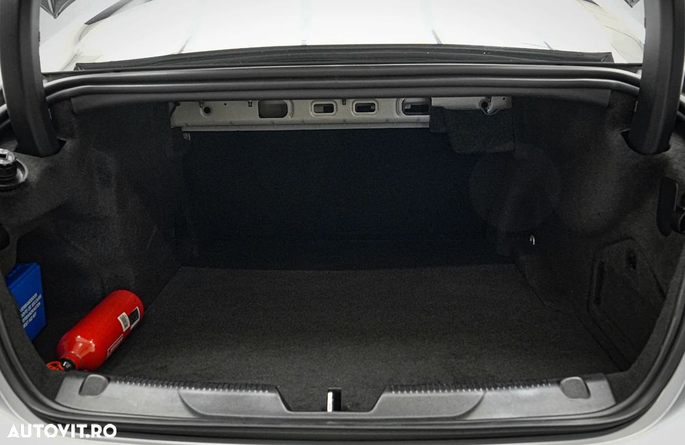 Jaguar XE D200 Aut. R-Dynamic HSE - 22