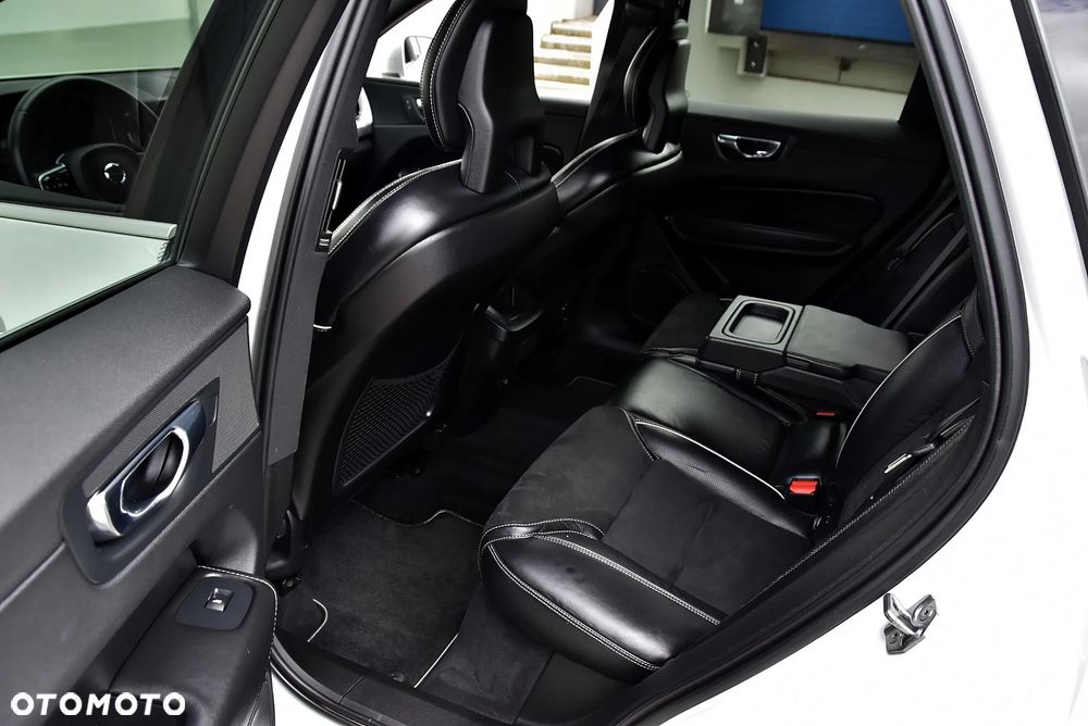 Volvo XC 60 D4 R-Design - 26