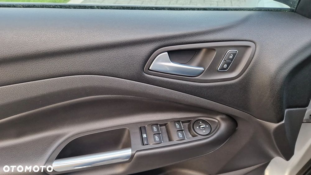 Ford Kuga 1.6 EcoBoost 2x4 Titanium - 19